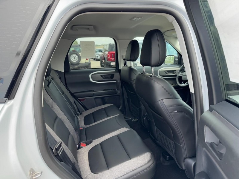 Ford Bronco Sport Vehicle Full-screen Gallery Image 5