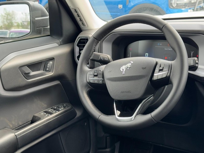 Ford Bronco Sport Vehicle Full-screen Gallery Image 7