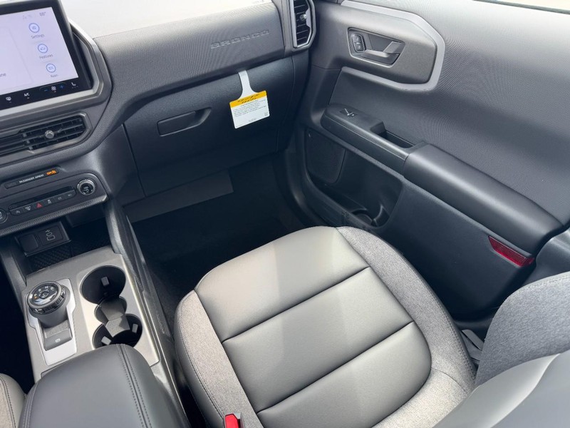 Ford Bronco Sport Vehicle Full-screen Gallery Image 10