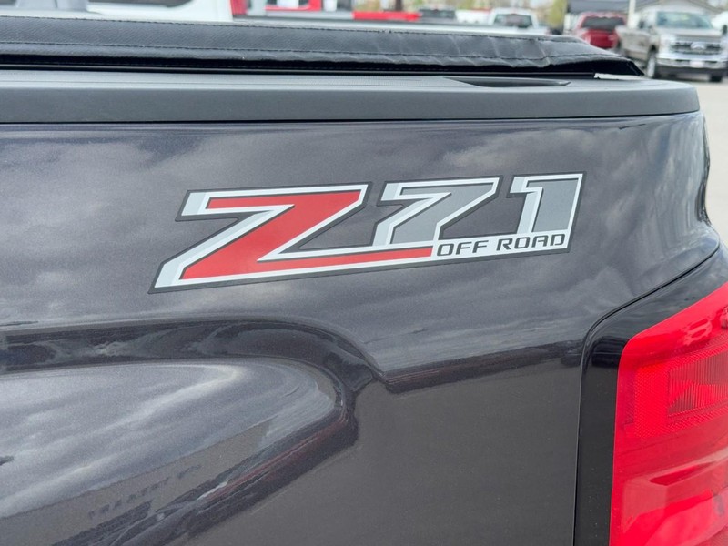 Chevrolet Silverado 1500 Vehicle Full-screen Gallery Image 9