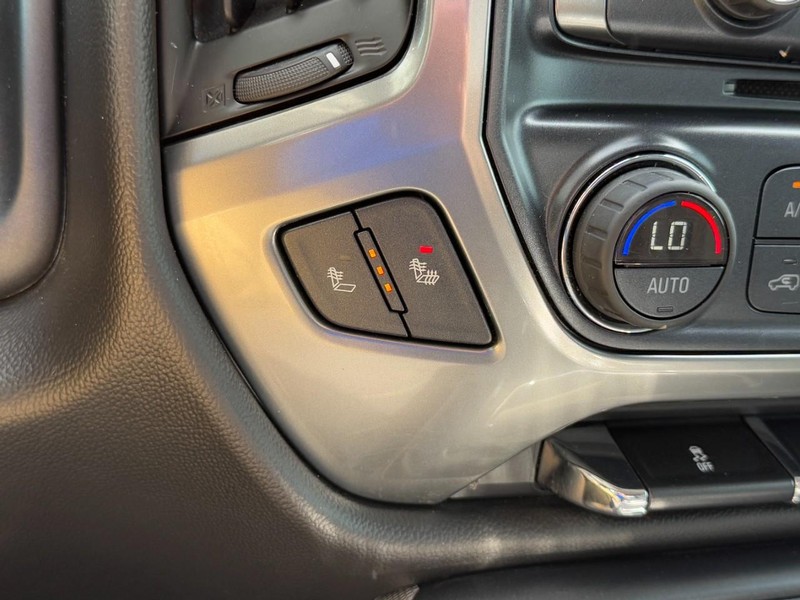 Chevrolet Silverado 1500 Vehicle Full-screen Gallery Image 19