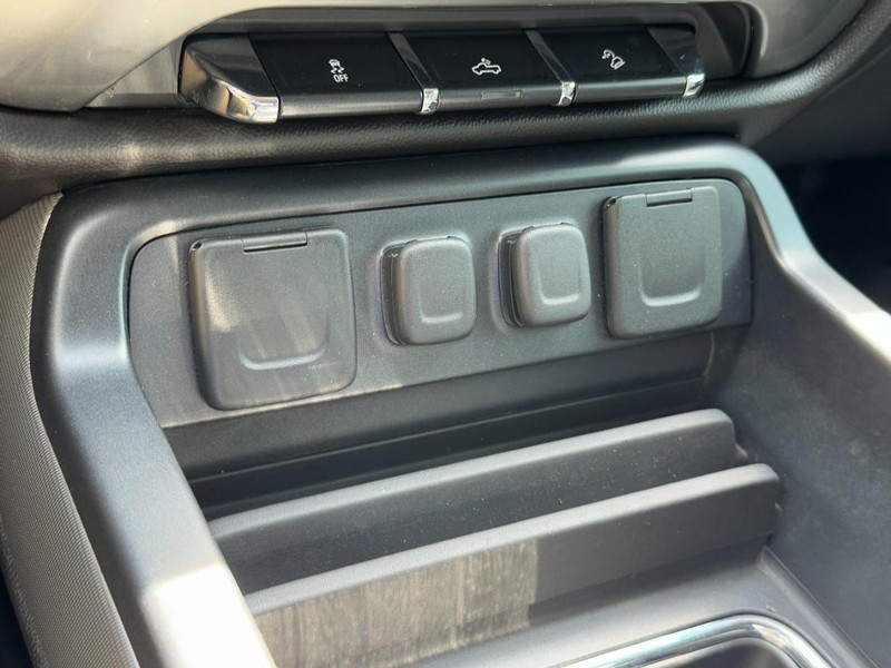 Chevrolet Silverado 1500 Vehicle Full-screen Gallery Image 20