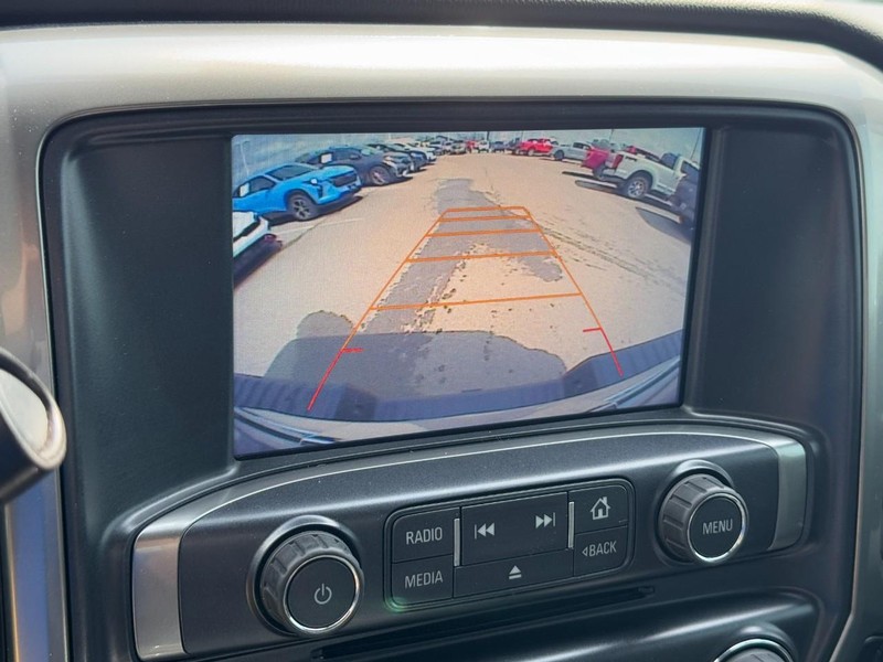 Chevrolet Silverado 1500 Vehicle Full-screen Gallery Image 21