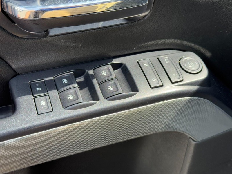 Chevrolet Silverado 1500 Vehicle Full-screen Gallery Image 22