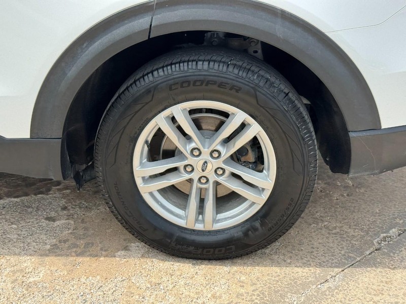 Ford Explorer Vehicle Image 07