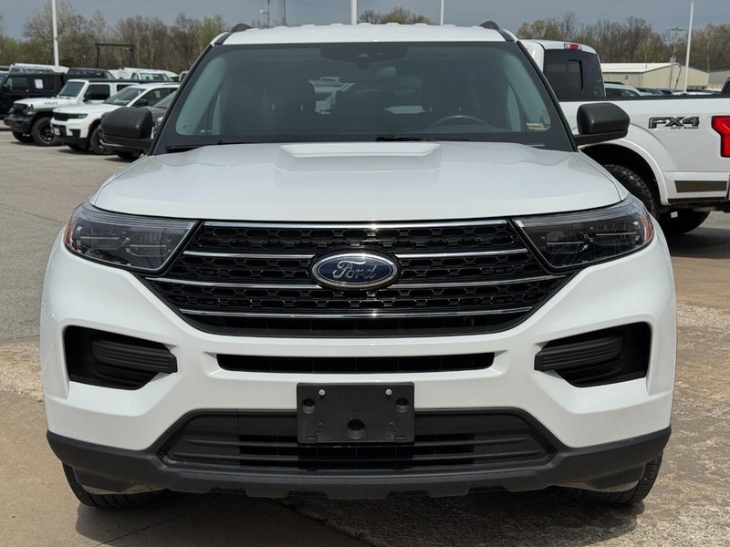 Ford Explorer Vehicle Image 09