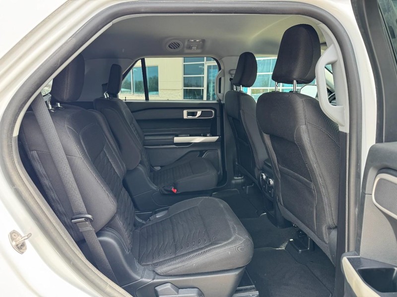 Ford Explorer Vehicle Image 10