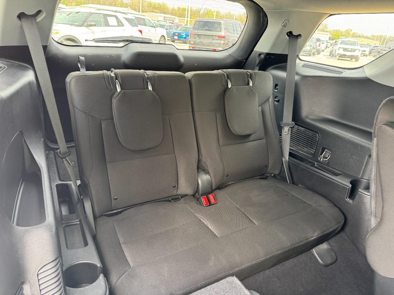 Ford Explorer Vehicle Image 11