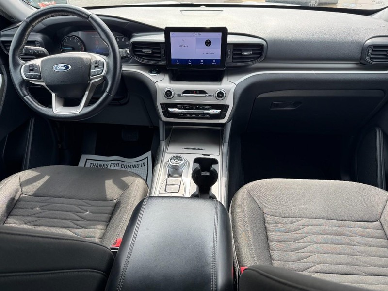 Ford Explorer Vehicle Image 12