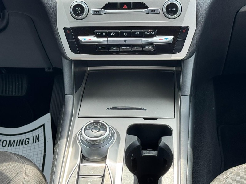 Ford Explorer Vehicle Image 15