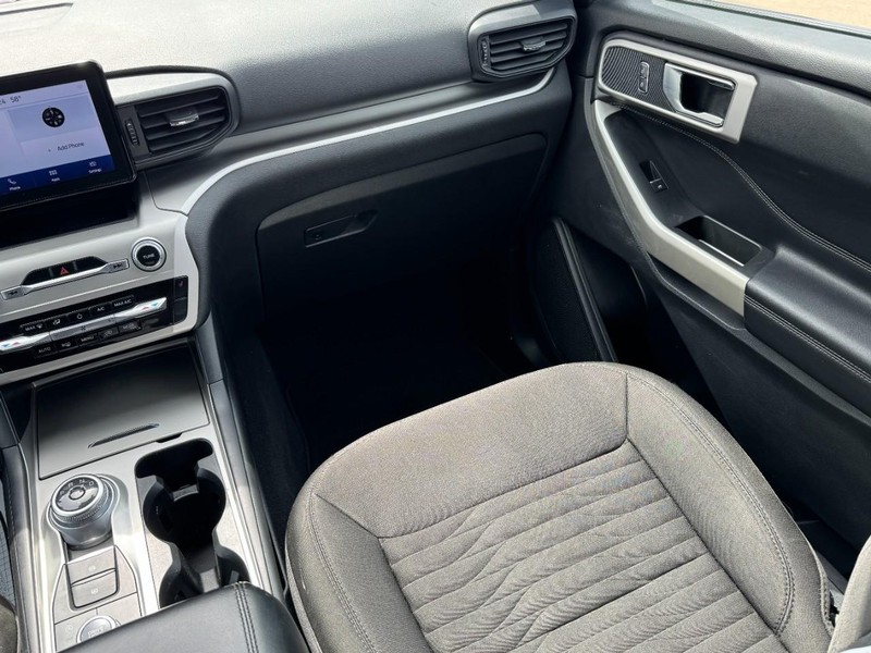 Ford Explorer Vehicle Image 16