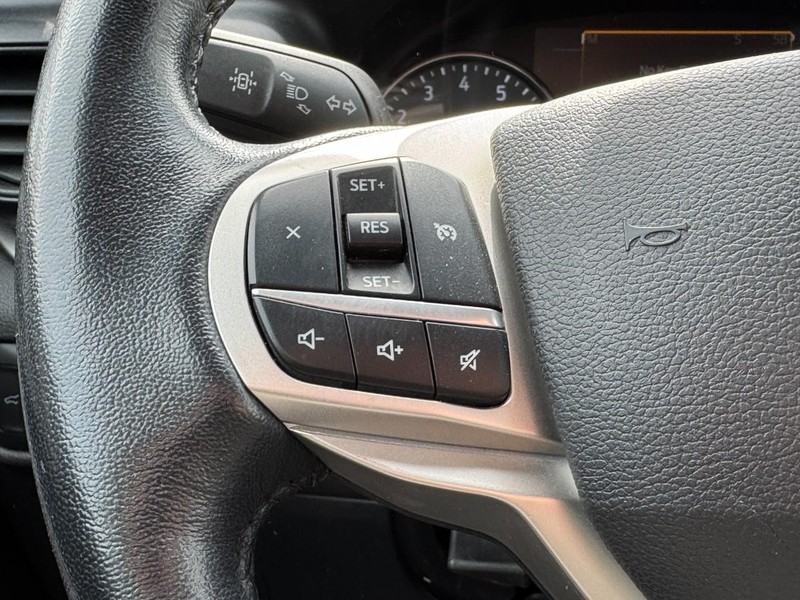 Ford Explorer Vehicle Image 17