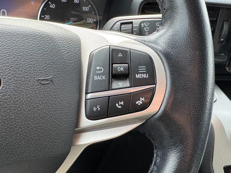 Ford Explorer Vehicle Image 18