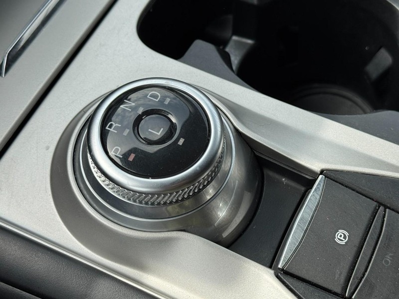 Ford Explorer Vehicle Image 21