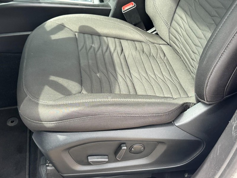 Ford Explorer Vehicle Image 24