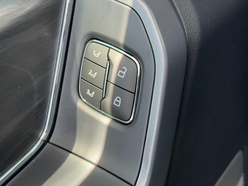 Ford F-150 Vehicle Full-screen Gallery Image 10