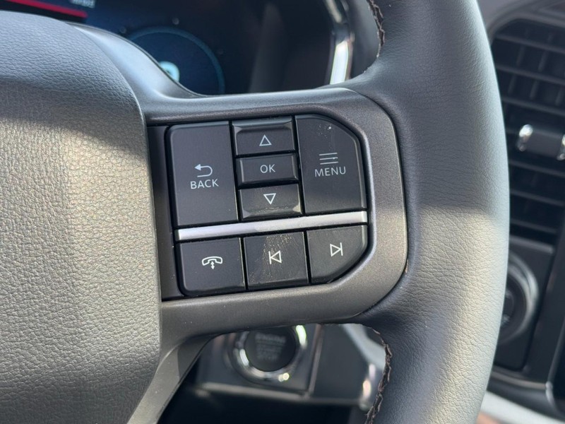 Ford F-150 Vehicle Full-screen Gallery Image 12