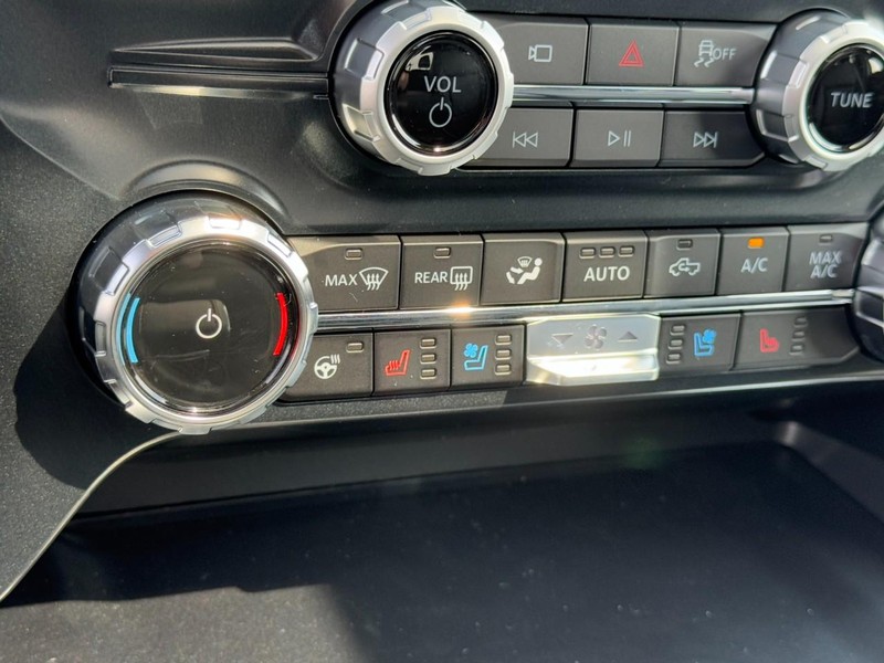 Ford F-150 Vehicle Full-screen Gallery Image 13