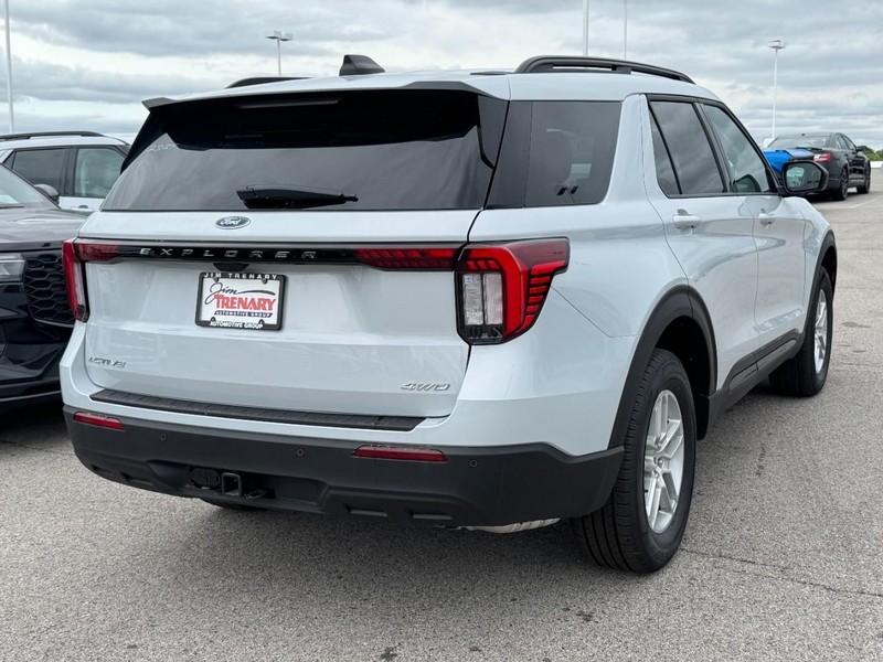 Ford Explorer Vehicle Image 03