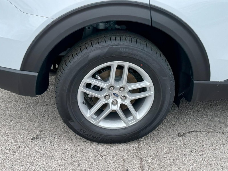 Ford Explorer Vehicle Image 04