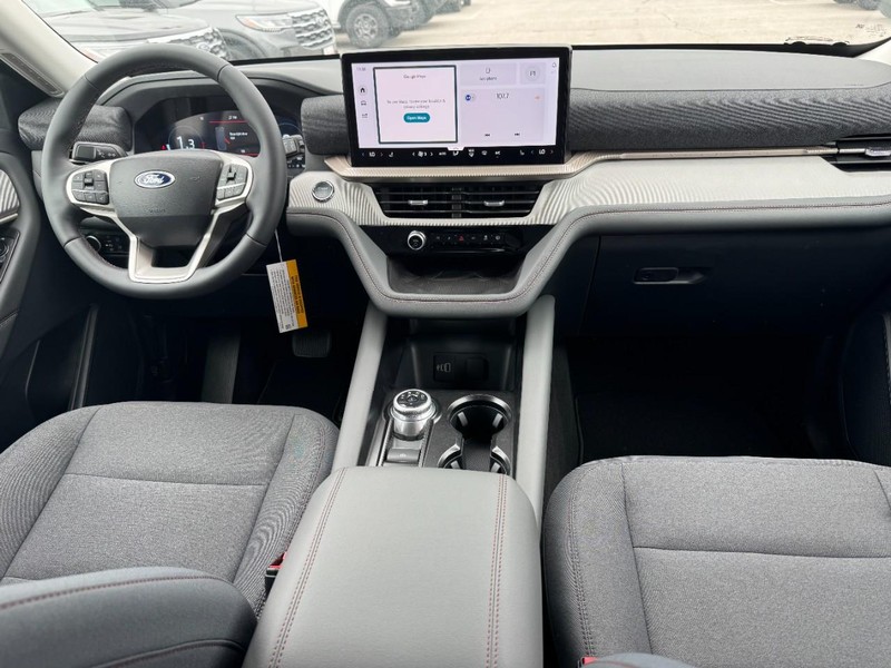 Ford Explorer Vehicle Image 07