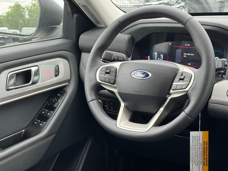 Ford Explorer Vehicle Image 08