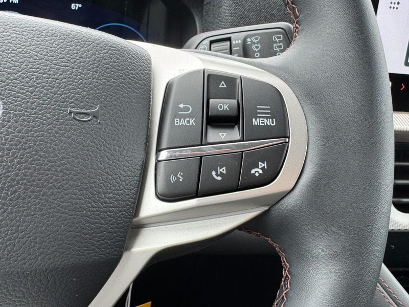 Ford Explorer Vehicle Image 12