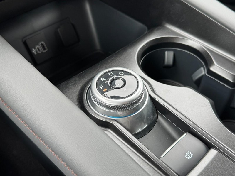 Ford Explorer Vehicle Image 13