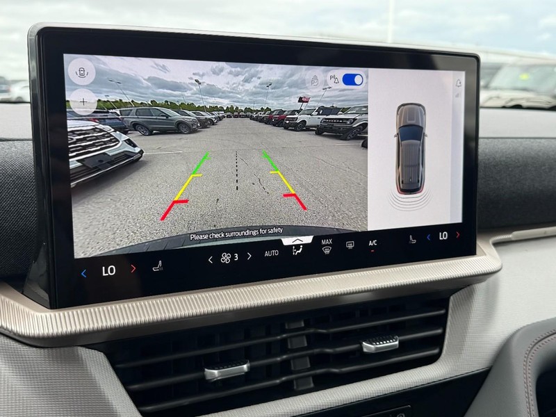 Ford Explorer Vehicle Image 14