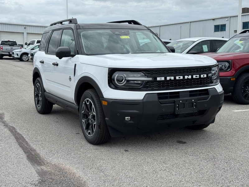 Ford Bronco Sport Vehicle Full-screen Gallery Image 2