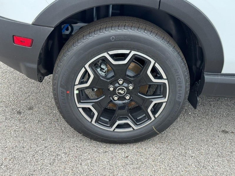 Ford Bronco Sport Vehicle Full-screen Gallery Image 4