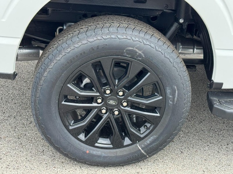 Ford F-150 Vehicle Full-screen Gallery Image 4