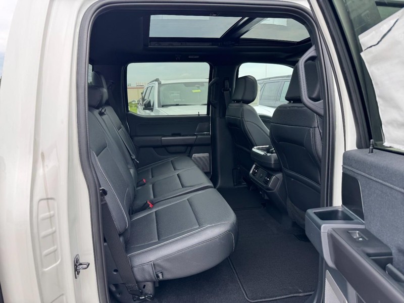 Ford F-150 Vehicle Full-screen Gallery Image 5