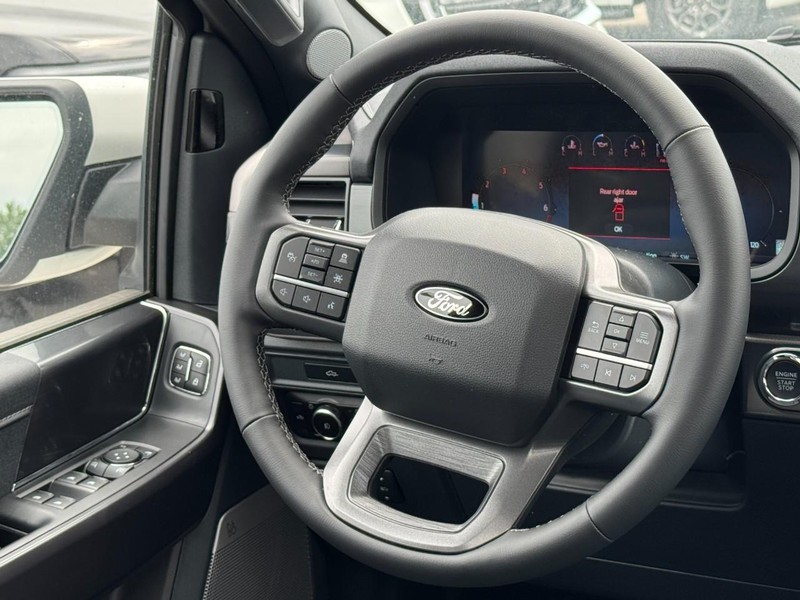 Ford F-150 Vehicle Full-screen Gallery Image 7