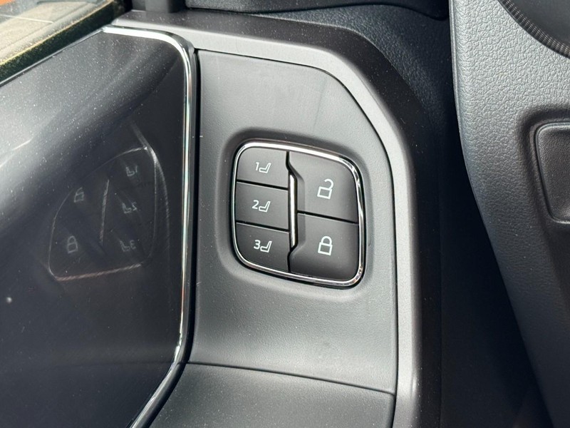 Ford F-150 Vehicle Full-screen Gallery Image 10