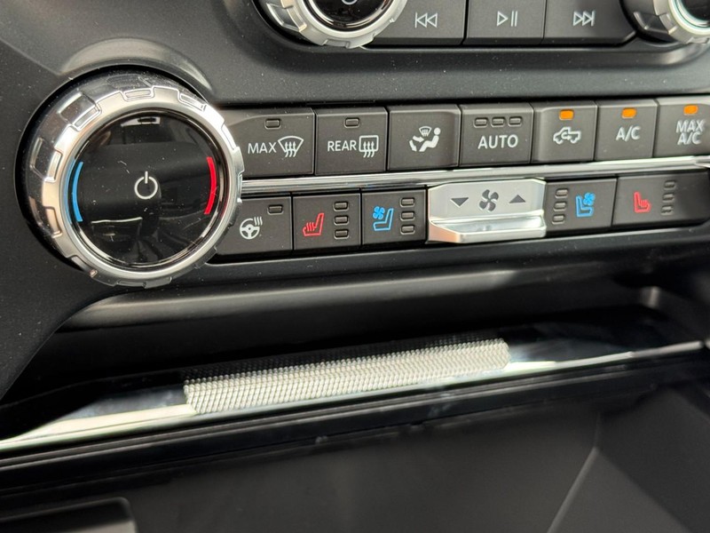 Ford F-150 Vehicle Full-screen Gallery Image 13