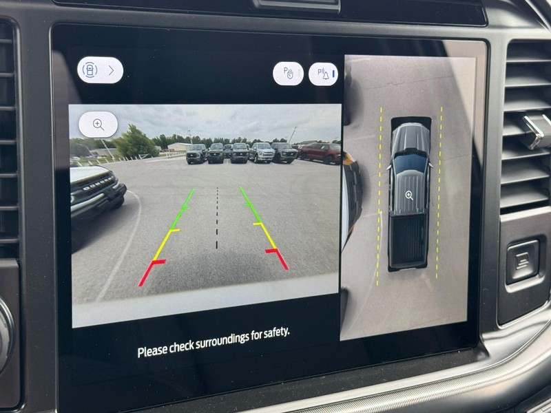Ford F-150 Vehicle Full-screen Gallery Image 16
