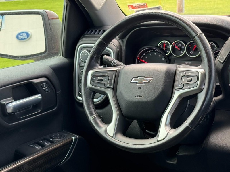 Chevrolet Silverado 1500 Vehicle Full-screen Gallery Image 12
