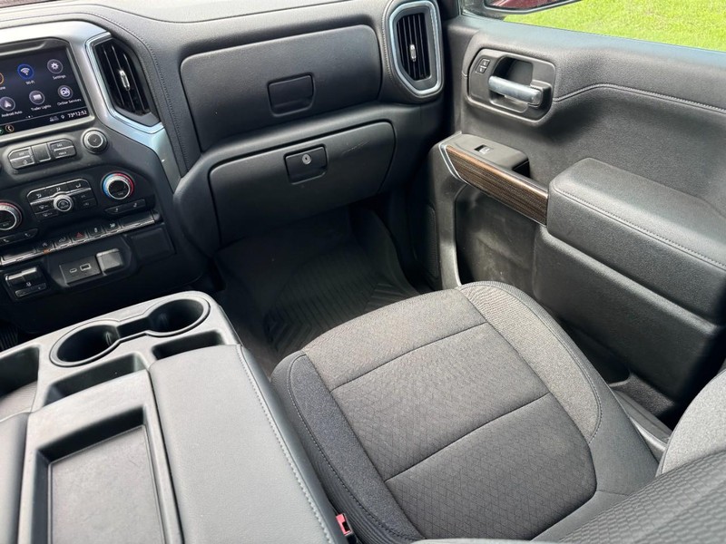Chevrolet Silverado 1500 Vehicle Full-screen Gallery Image 15