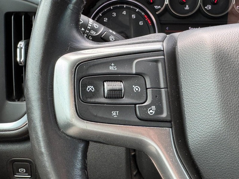 Chevrolet Silverado 1500 Vehicle Full-screen Gallery Image 17