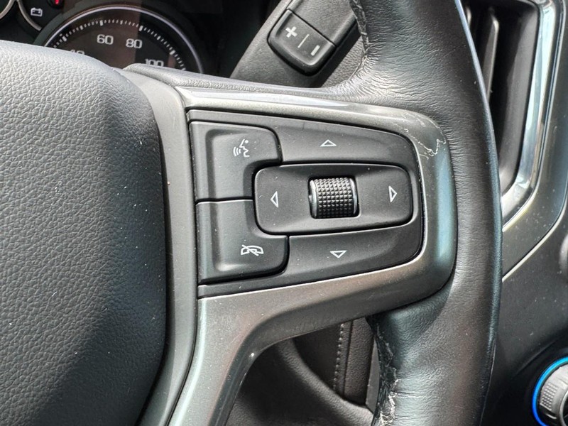 Chevrolet Silverado 1500 Vehicle Full-screen Gallery Image 18