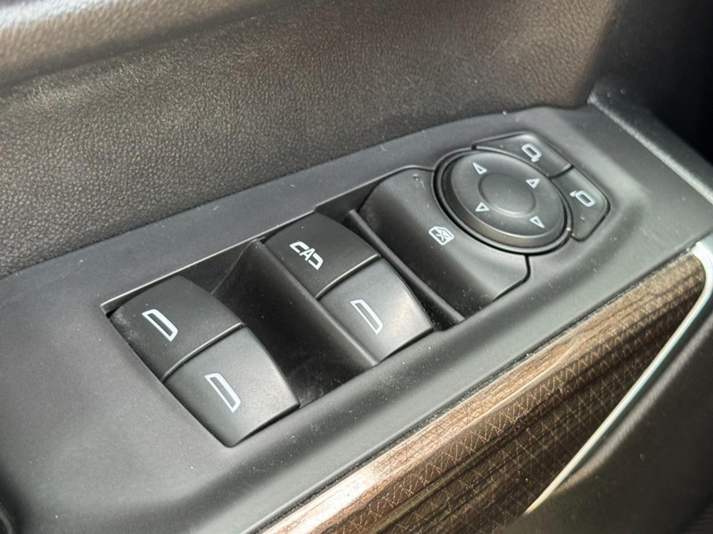 Chevrolet Silverado 1500 Vehicle Full-screen Gallery Image 22