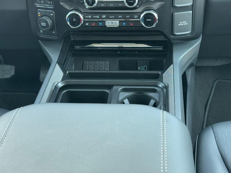 Ford Super Duty F-250 SRW Vehicle Full-screen Gallery Image 9