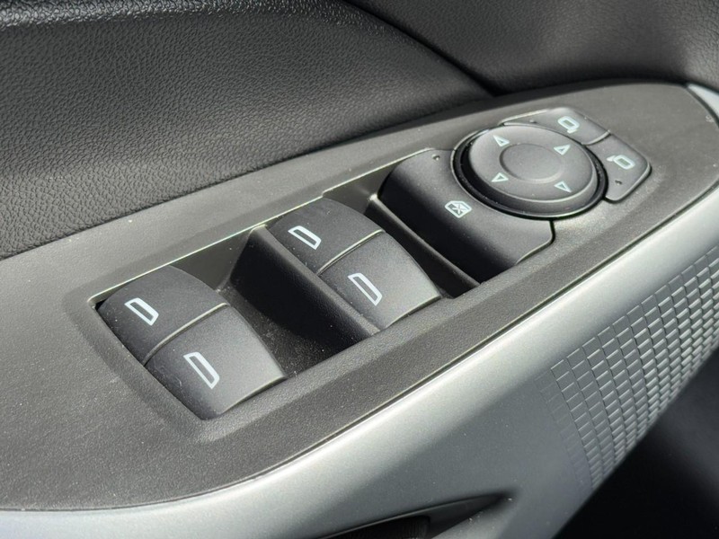 Chevrolet Trax Vehicle Full-screen Gallery Image 16