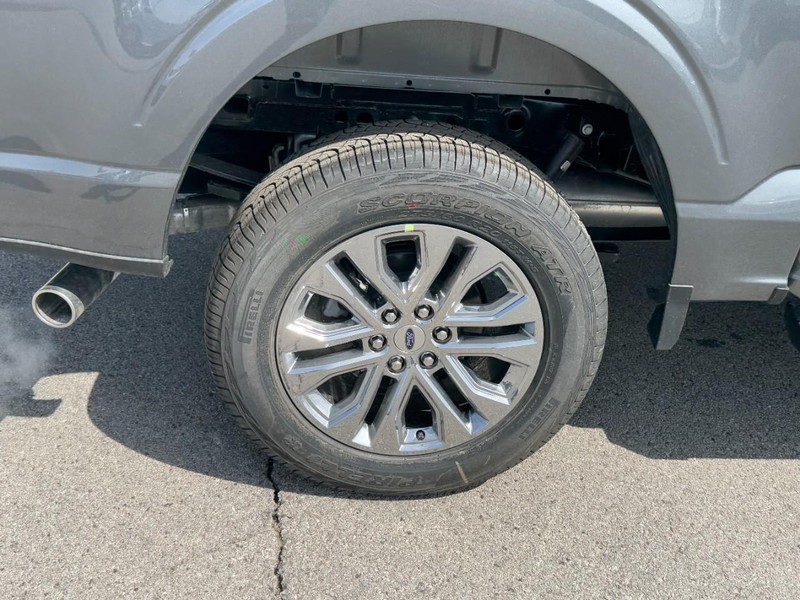 Ford F-150 Vehicle Full-screen Gallery Image 4