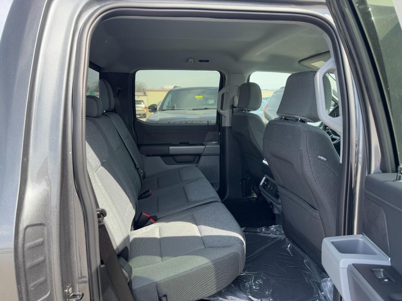 Ford F-150 Vehicle Full-screen Gallery Image 5