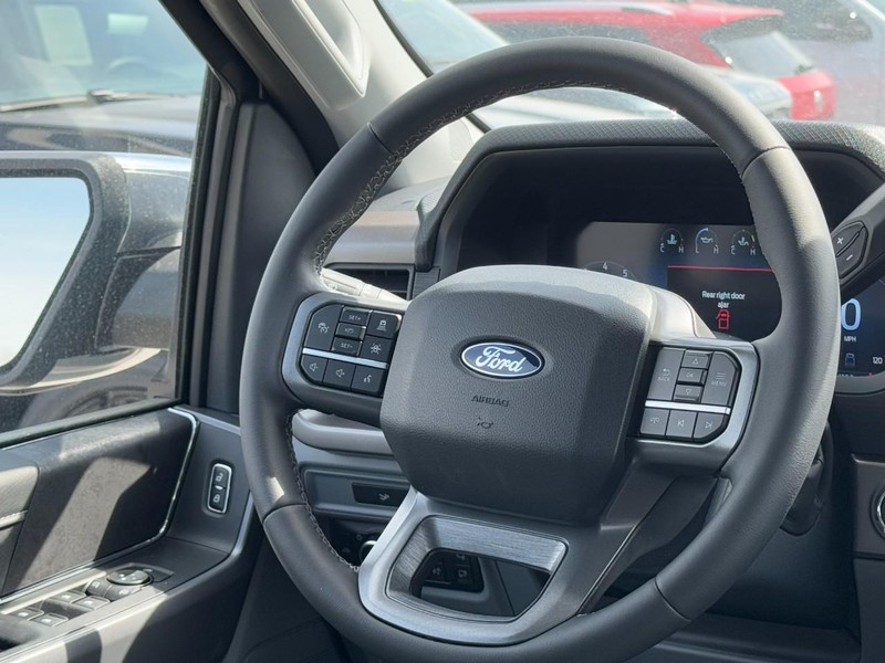 Ford F-150 Vehicle Full-screen Gallery Image 7