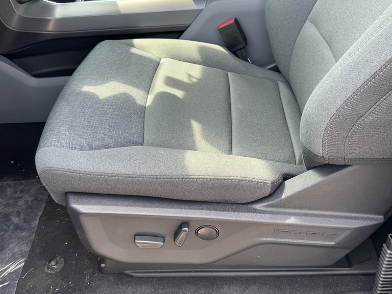 Ford F-150 Vehicle Full-screen Gallery Image 15