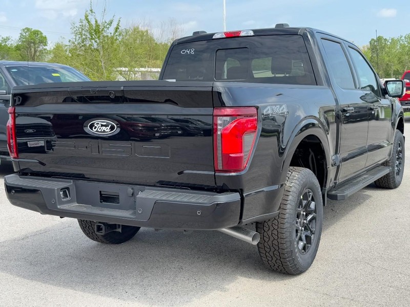 Ford F-150 Vehicle Full-screen Gallery Image 3