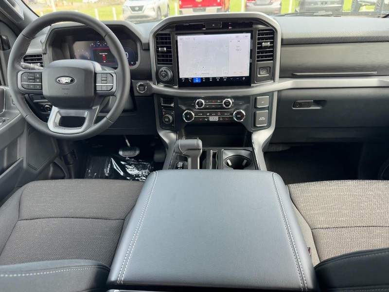 Ford F-150 Vehicle Full-screen Gallery Image 6